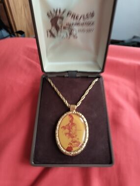 ELVIS Gold-Tone Yellow Oval Pendant Necklace with Red Motif